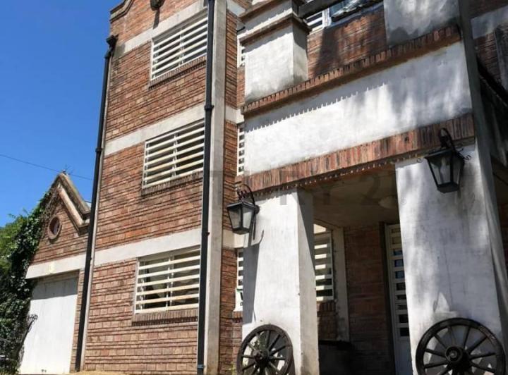 Casa · 270m² · 4 Ambientes · 1 Cochera
