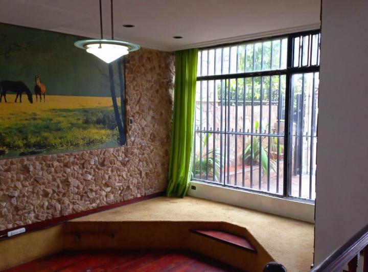 Casa · 212m² · 7 Ambientes · 1 Cochera
