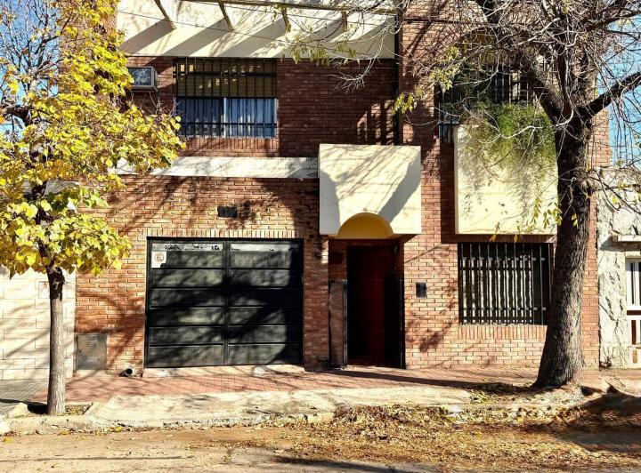 Casa · 226m² · 7 Ambientes · 1 Cochera