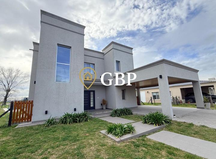 Casa · 157m² · 4 Ambientes · 2 Cocheras