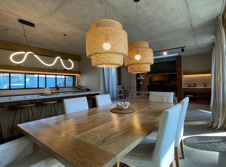 Casa · 250m² · 5 Ambientes · 2 Cocheras