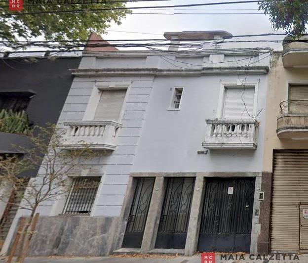 Casa · 253m² · 8 Ambientes · 1 Cochera
