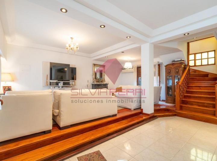 Casa · 219m² · 6 Ambientes