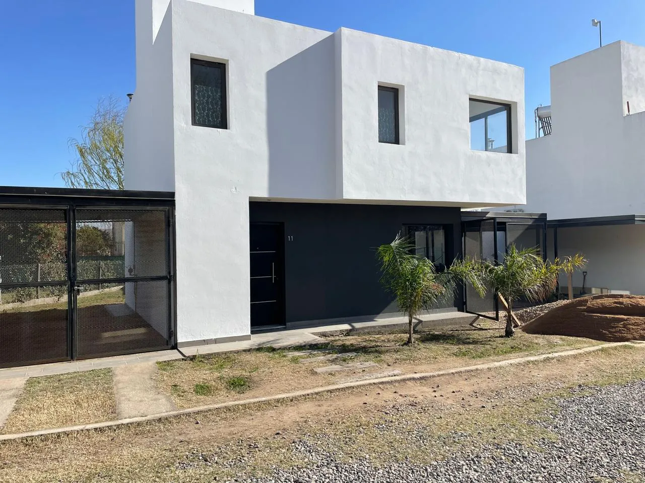 Alquilamos Valle Escondido Hausing Cerrado Altos del Barranco 3 dorm y 3 baños   pileta y quincho del complejo