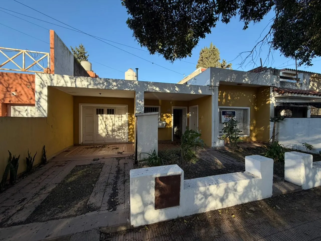CASA EN VENTA A RECICLAR A MTS DEL SHOPPING JOCKEY