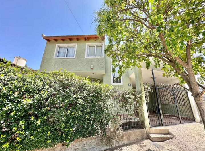 Casa · 140m² · 4 Ambientes · 1 Cochera