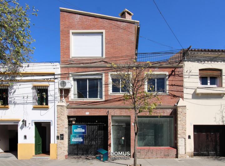 Casa · 329m² · 4 Dormitorios · 2 Cocheras