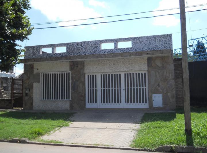 Casa · 95m² · 3 Ambientes · 1 Cochera