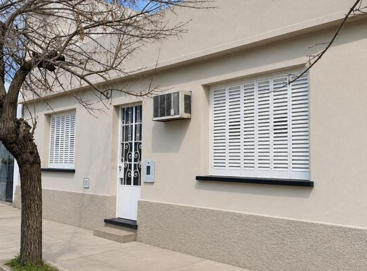 Casa · 210m² · 5 Ambientes · 1 Cochera