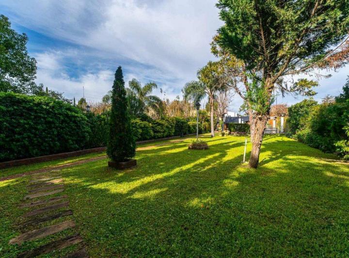 Casa · 260m² · 4 Ambientes · 1 Cochera