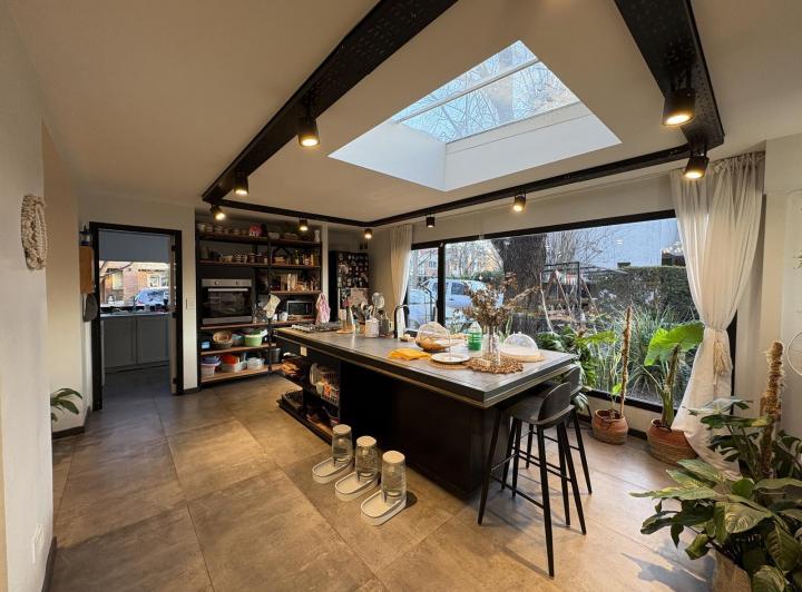 Casa · 140m² · 5 Ambientes · 2 Cocheras
