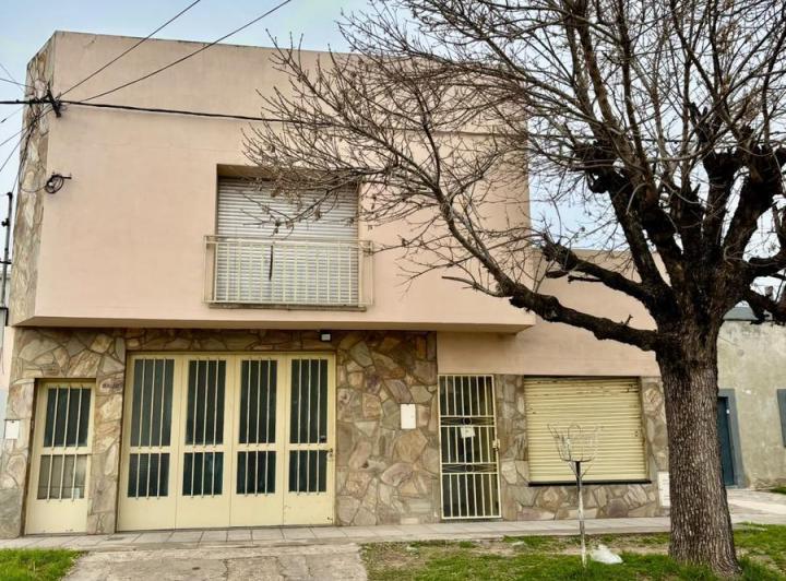 Casa · 78m² · 7 Ambientes · 1 Cochera
