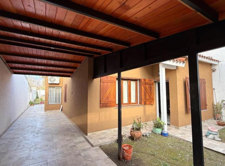 Casa · 130m² · 3 Ambientes · 3 Cocheras