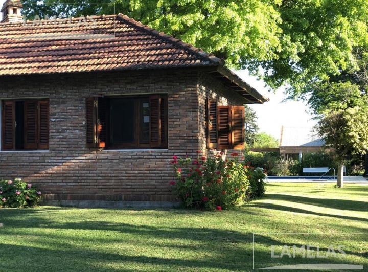 Casa · 280m² · 5 Ambientes · 2 Cocheras