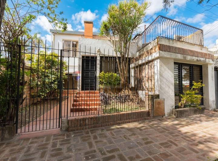Casa · 171m² · 8 Ambientes · 1 Cochera