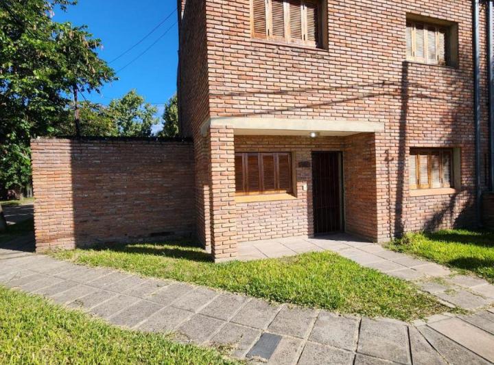 Casa · 93m² · 4 Ambientes · 2 Cocheras