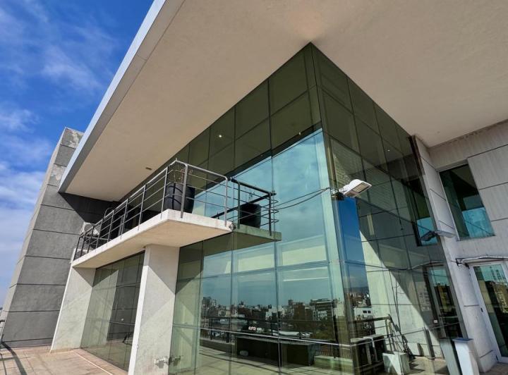 Oficina comercial · 160m² · 4 Ambientes · 2 Cocheras