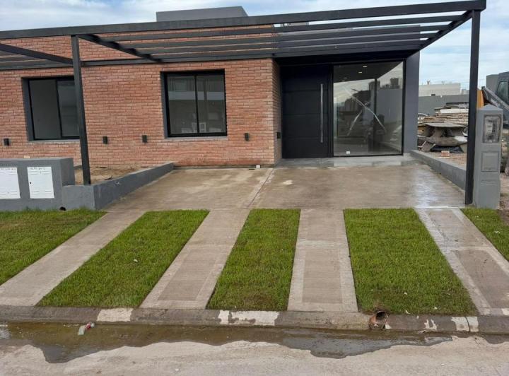 Casa · 116m² · 3 Ambientes · 2 Cocheras