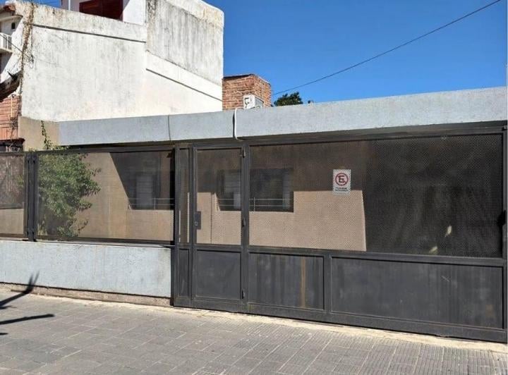 Casa · 80m² · 5 Ambientes · 1 Cochera
