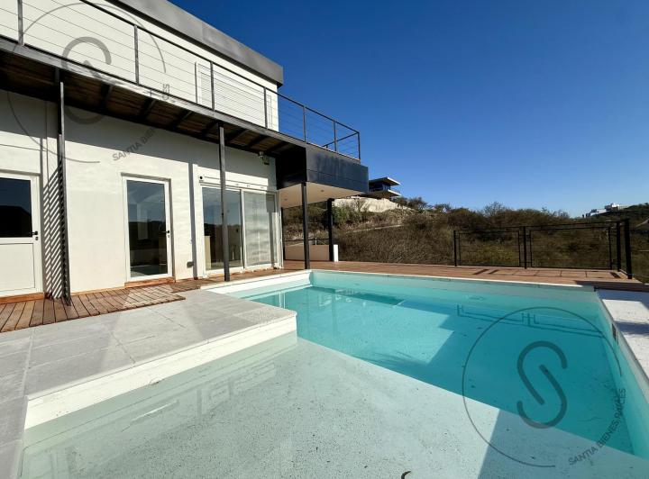 Casa · 200m² · 3 Dormitorios · 2 Cocheras
