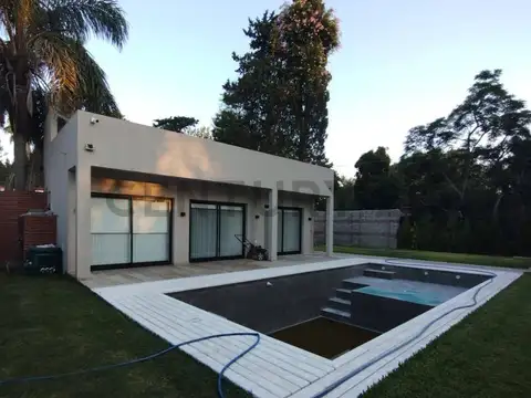 Casa en Venta en Villa Parque Sicardi, Partido de La Plata