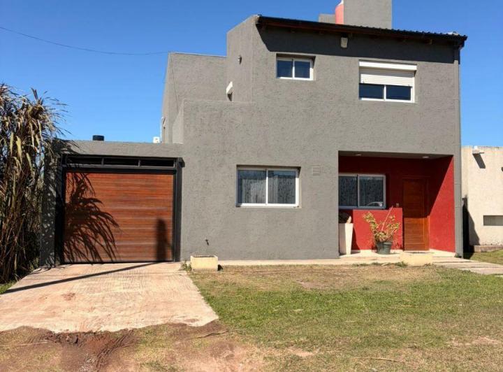 Casa · 160m² · 5 Ambientes · 2 Cocheras