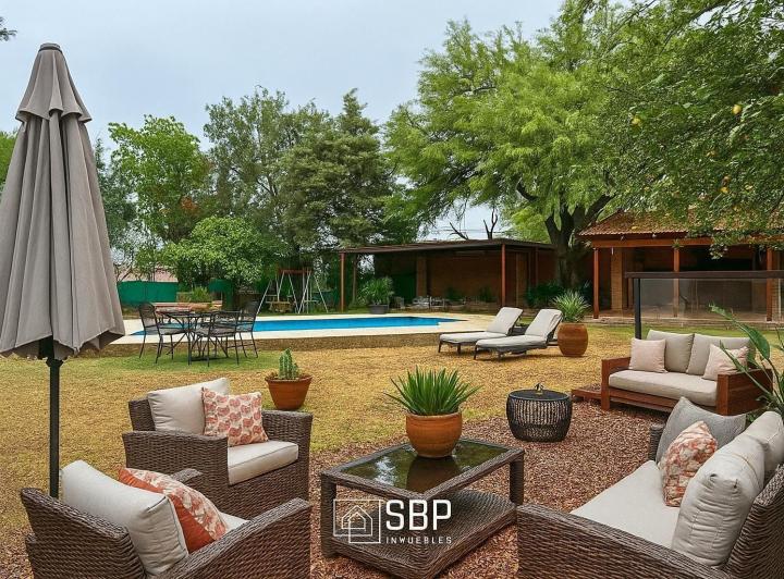 Casa · 382m² · 8 Ambientes · 2 Cocheras