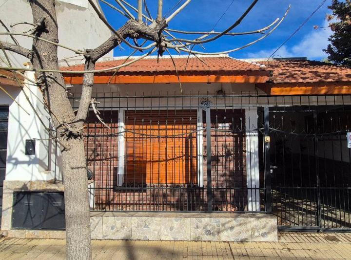 Casa · 317m² · 7 Ambientes · 2 Cocheras