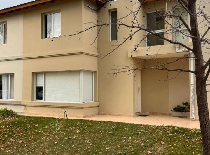 Casa · 120m² · 4 Ambientes · 1 Cochera