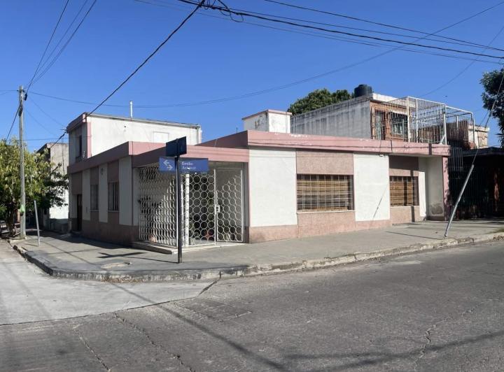 Casa · 180m² · 3 Ambientes · 1 Cochera