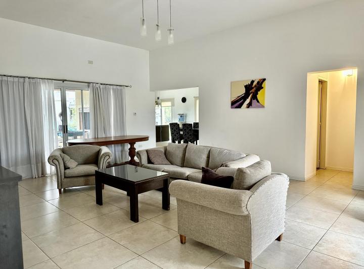 Casa · 700m² · 4 Ambientes · 3 Cocheras
