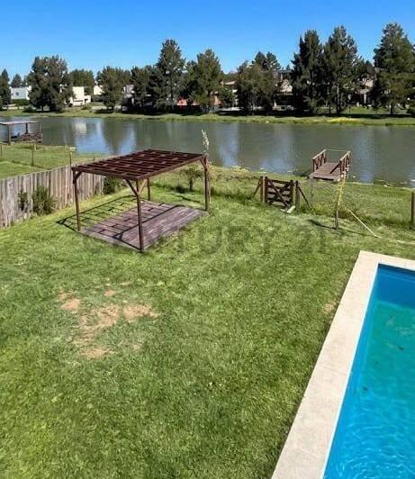 Casa · 200m² · 6 Ambientes · 2 Cocheras