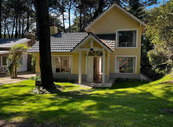 Casa · 150m² · 4 Ambientes · 1 Cochera
