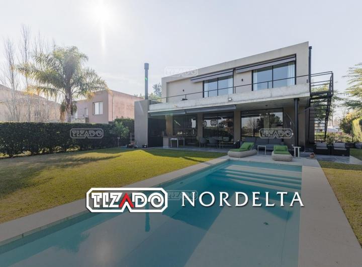 Casa · 295m² · 4 Ambientes · 1 Cochera