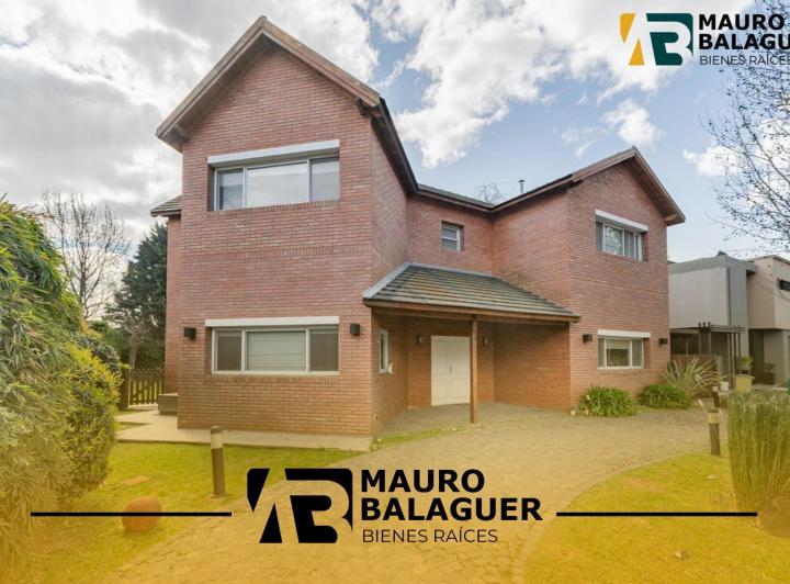 Casa · 202m² · 5 Ambientes · 2 Cocheras