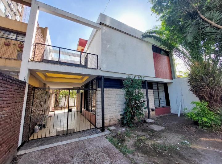 Casa · 150m² · 5 Ambientes · 4 Cocheras