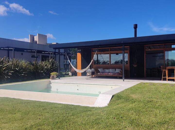 Casa · 130m² · 3 Ambientes · 1 Cochera