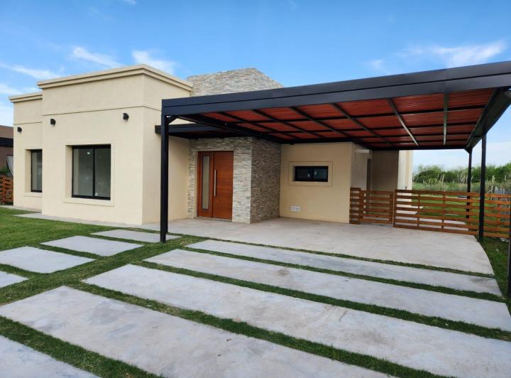 Casa · 130m² · 4 Ambientes · 2 Cocheras