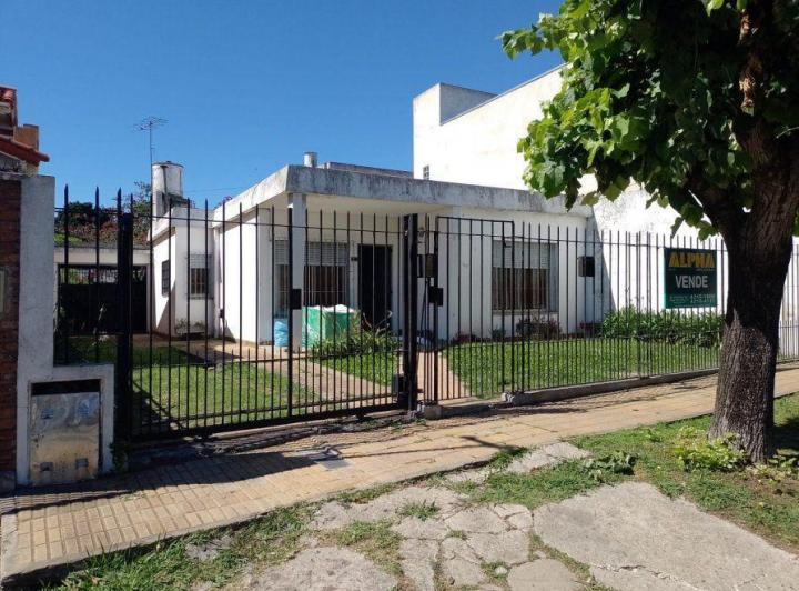 Casa · 444m² · 4 Ambientes · 1 Cochera
