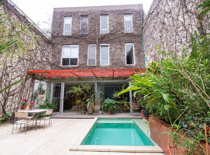 Casa · 390m² · 6 Ambientes · 1 Cochera
