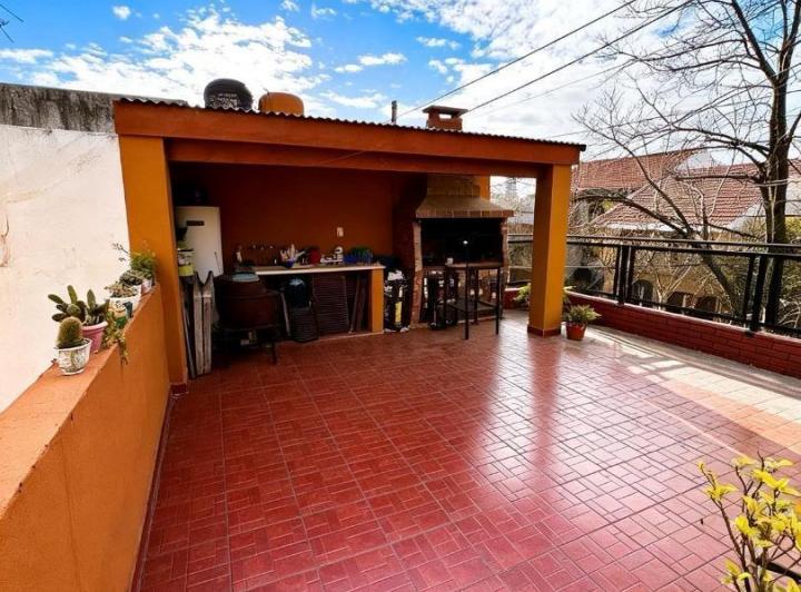 Casa · 205m² · 5 Ambientes · 1 Cochera