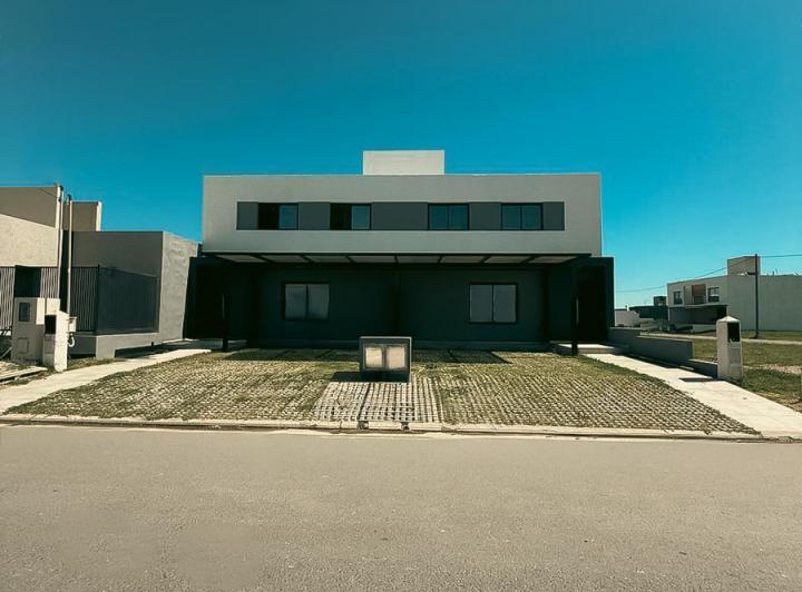 Casa · 148m² · 4 Ambientes · 1 Cochera
