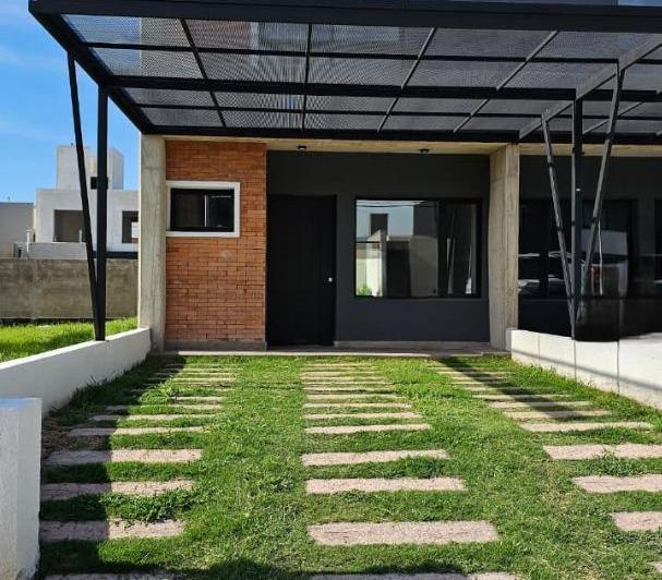 Casa · 120m² · 4 Ambientes · 2 Cocheras