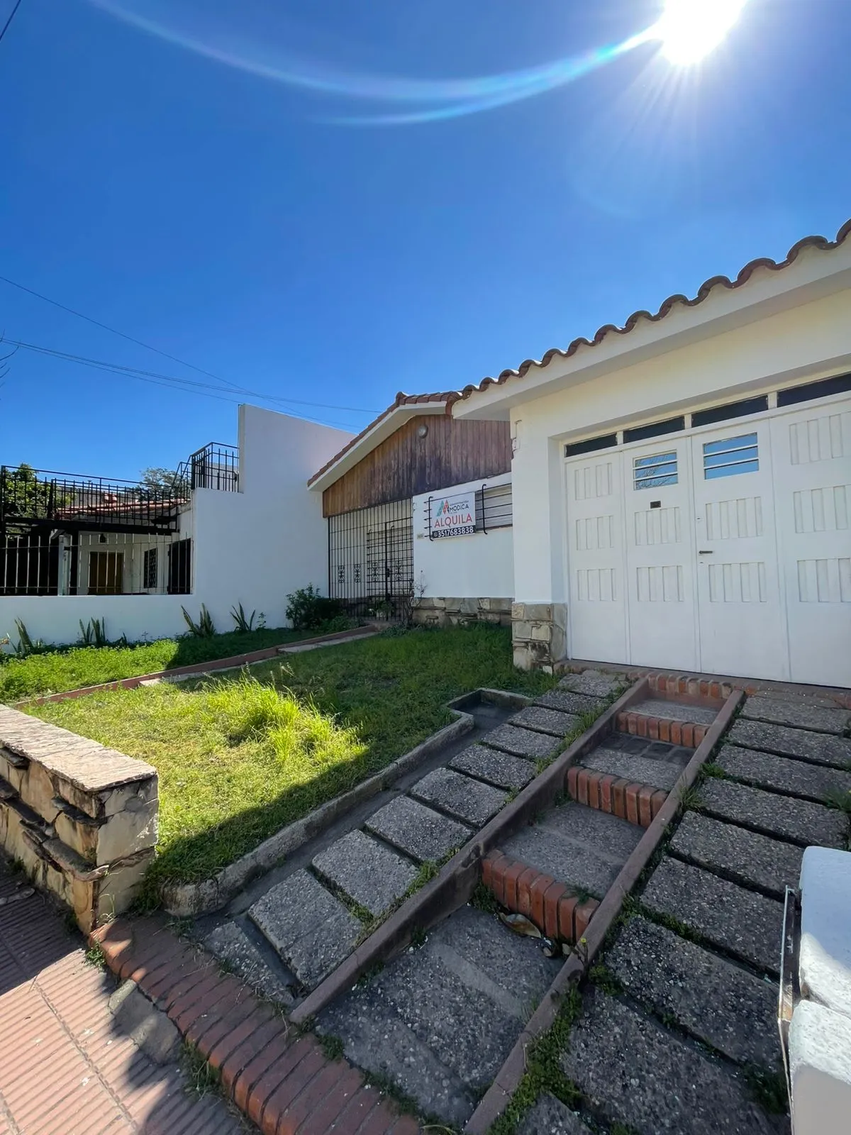 B°Juniors - Casa 3 Dorm c/ cochera - Patio c/ Asador