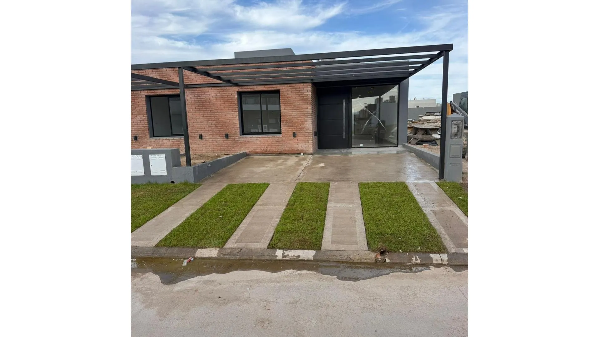 VENTA CASA 2 DORMITORIOS EN SUITE PATIO AMPLIO COCHERA DOBLE