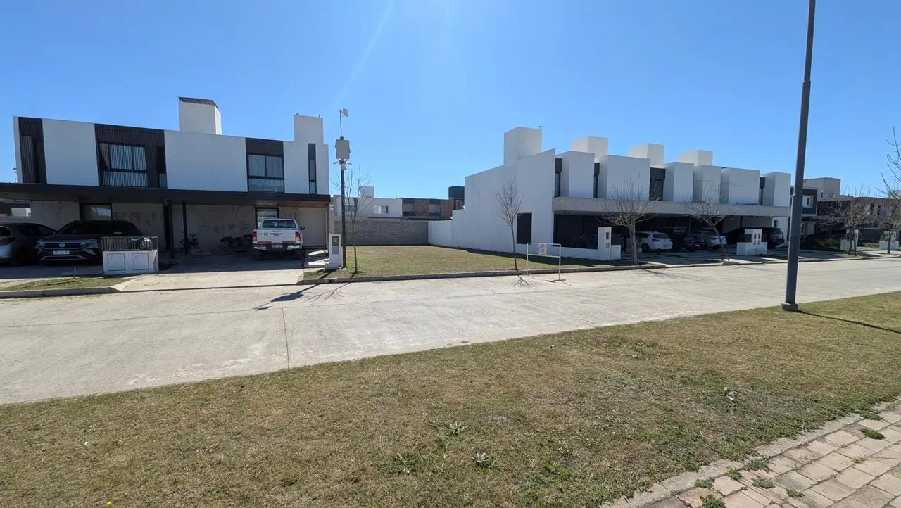 LOTE EN DISTRITO SUR - APTO DUPLEX - EXCELENTE UBICACIÓN