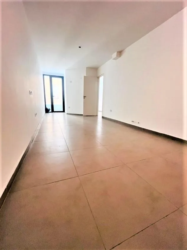 - VIVI O INVERTI - DEPARTAMENTO CON BALCON CON MUY BUENA UBICACIÓN -
