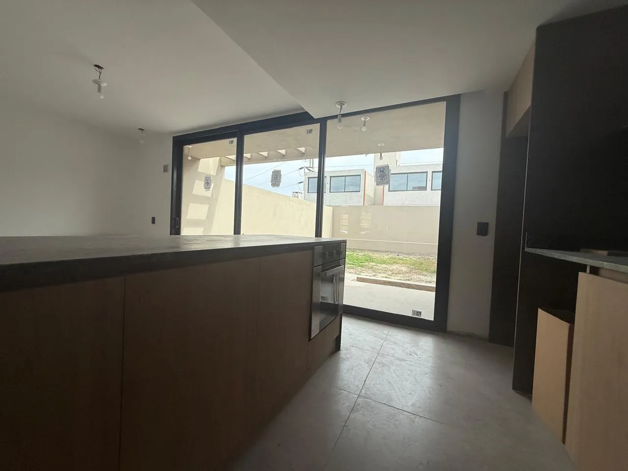 EXCELENTE DÚPLEX DE CATEGORIA EN VENTA 3 DORMITORIOS 3 BAÑOS - LA LUISITA