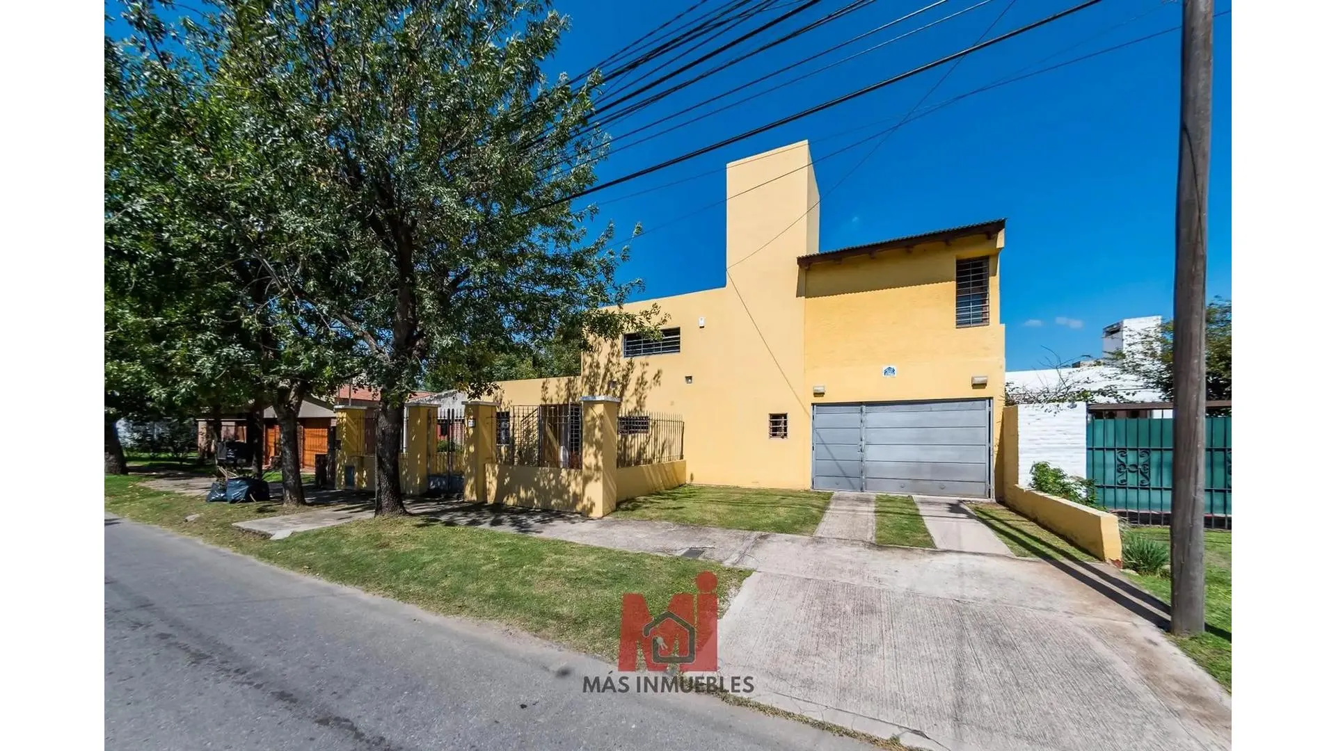 Hermosa Casa con Pileta en VENTA en B° Granja de Funes