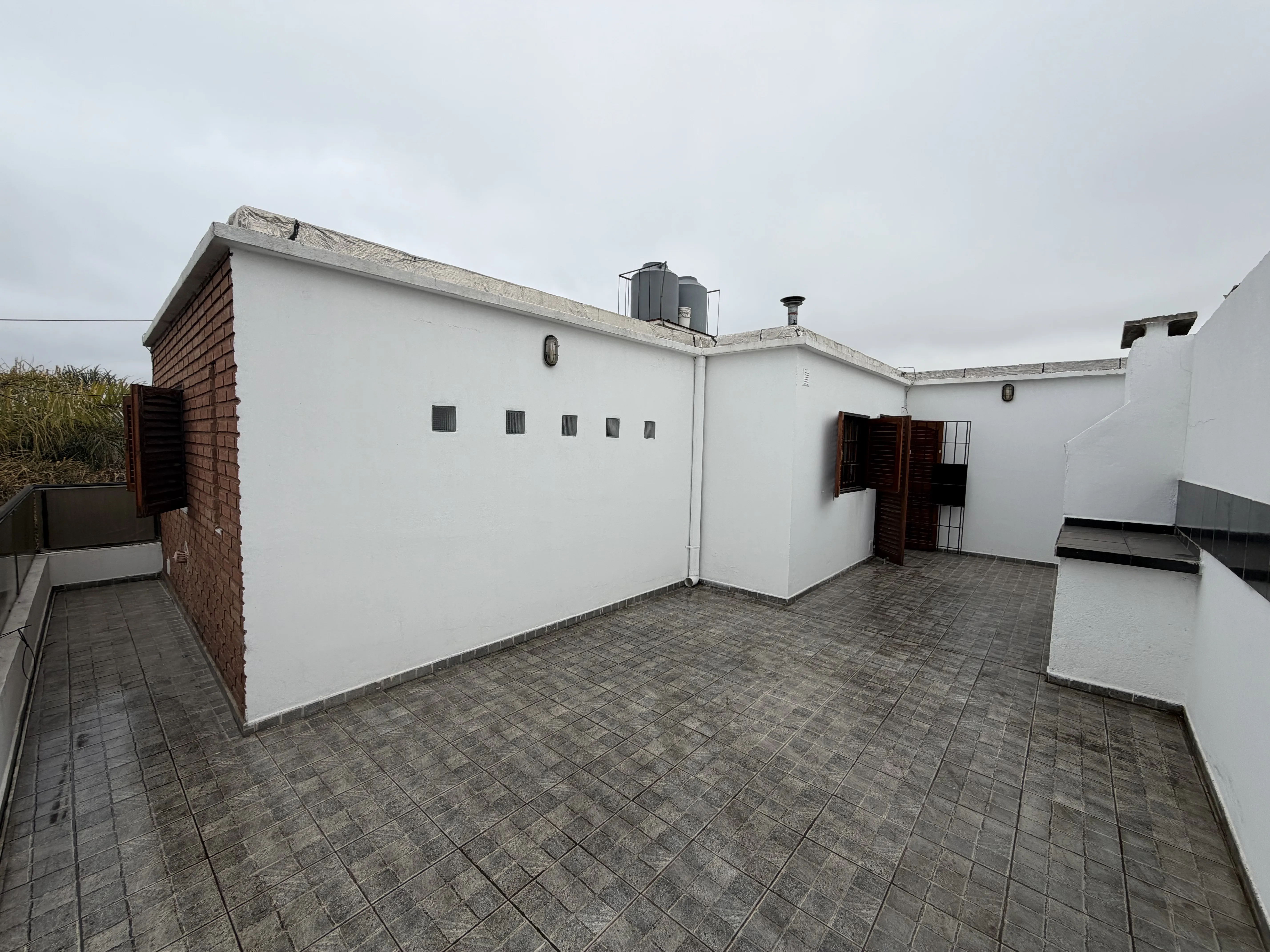 PISO COMPLETO DE DOS DORMITORIOS CON TERRAZA PROPIA - APTO CREDITO